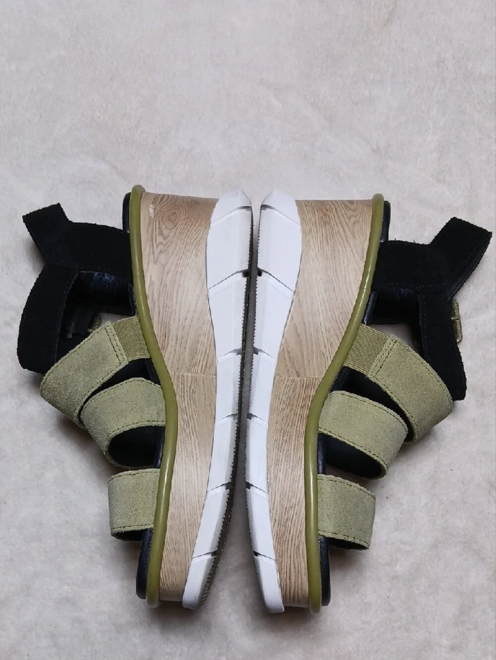Sorel Olive Green and Black Strappy Platform Sandals Size 9